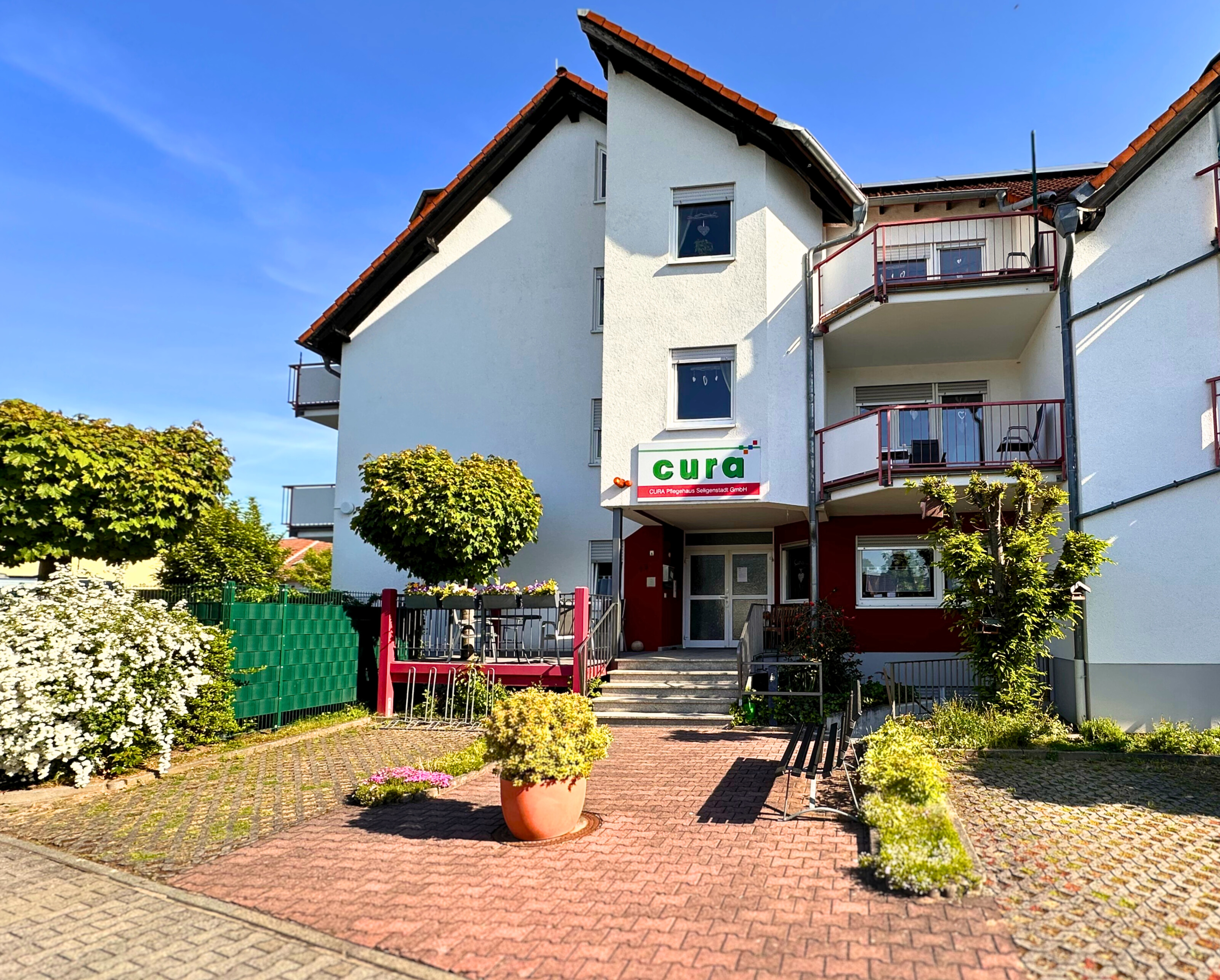 Eingang CURA Pflegehaus